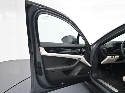 Used 2026 Porsche Panamera image 15