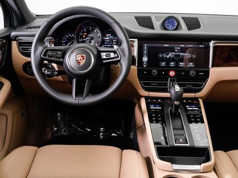 Certified 2026 Porsche Macan AWD/4WD image 16