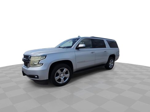 Used 2020 Chevrolet Suburban LT RWD image 19