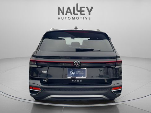 Certified 2025 Volkswagen Taos SE image 5