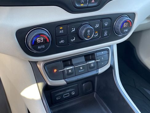 Used 2023 GMC Terrain Denali w/ Denali Premium Package image 32