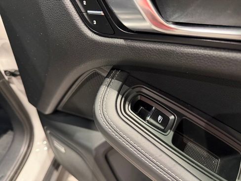 Used 2024 Porsche Macan AWD/4WD image 48