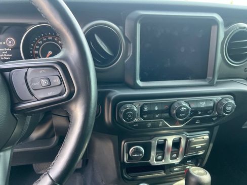 Used 2022 Jeep Wrangler Sport AWD/4WD image 19