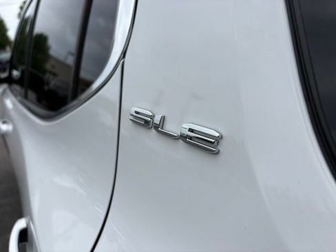 Used 2023 GMC Acadia SLE w/ Driver Convenience Package FWD image 20