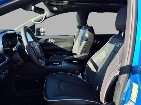 New 2026 Chrysler Pacifica Limited image 19