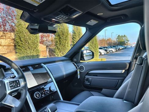 New 2026 Land Rover Discovery Limited Edition image 13