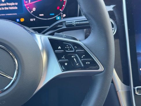 Used 2025 Mercedes-Benz GLC 300 4MATIC image 30