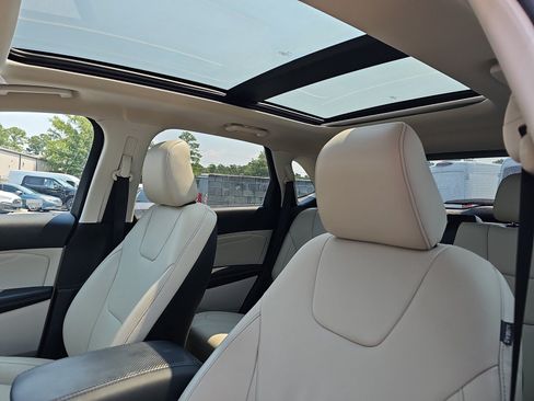 Used 2020 Ford Edge Titanium FWD image 15