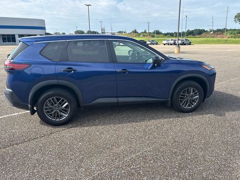 Used 2023 Nissan Rogue S FWD image 3