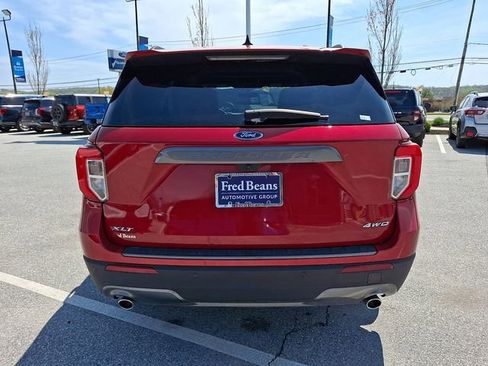 Used 2024 Ford Explorer XLT w/ Equipment Group 202A AWD/4WD image 11