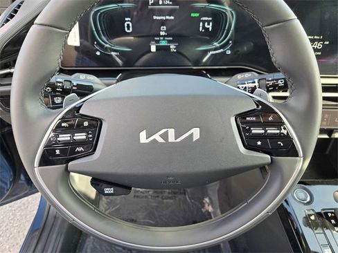 New 2025 Kia Niro EX Touring image 18
