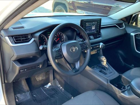 Used 2022 Toyota RAV4 XLE w/ Convenience Package FWD image 17