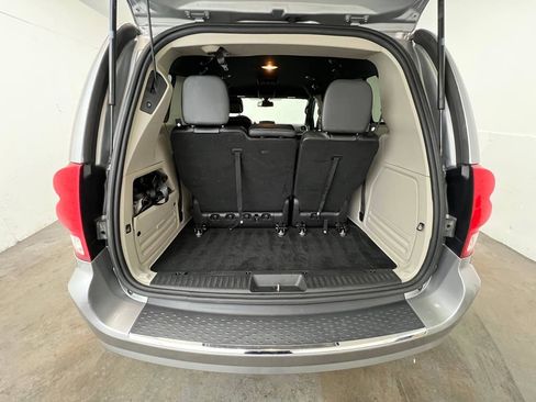 Used 2019 Dodge Grand Caravan SXT FWD image 29