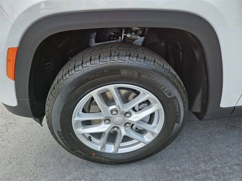 New 2024 Jeep Grand Cherokee Laredo X w/ Luxury Tech Group I image 9