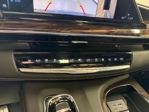 Used 2022 Cadillac Escalade Sport Platinum AWD/4WD image 15