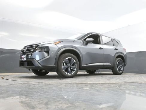 Used 2025 Nissan Rogue SV AWD/4WD image 43