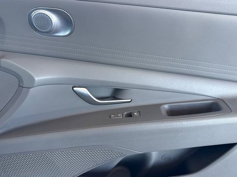 Used 2024 Hyundai Elantra SEL image 23