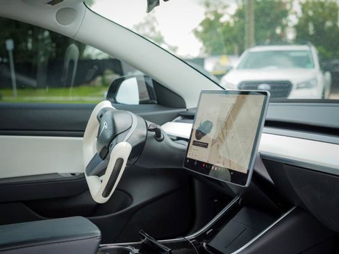 Used 2018 Tesla Model 3 Long Range RWD image 11