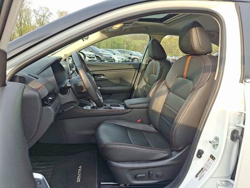 Used 2025 Nissan Sentra SR w/ SR Premium Package image 14