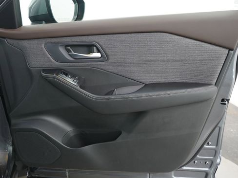 Used 2023 Nissan Rogue SV AWD/4WD image 12