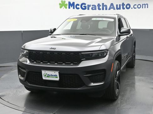 Used 2023 Jeep Grand Cherokee Altitude AWD/4WD image 23