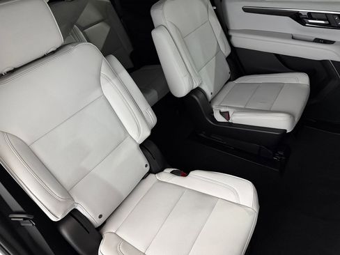 Used 2025 Chevrolet Tahoe Premier AWD/4WD image 45