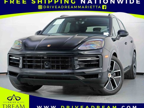 Used 2024 Porsche Cayenne w/ Premium Package image 1