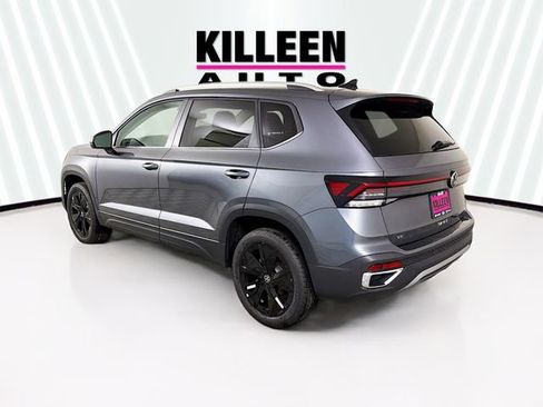 New 2026 Volkswagen Taos SE image 5