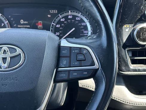 Used 2022 Toyota Highlander XSE image 10