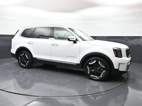 Used 2025 Kia Telluride S FWD image 1