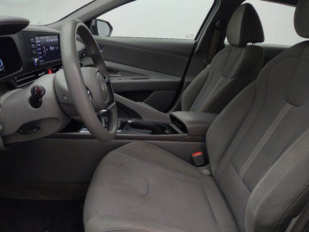 Used 2025 Hyundai Elantra SE FWD image 17