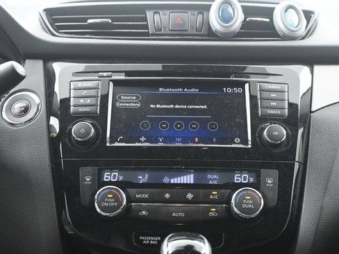Used 2020 Nissan Rogue Sport SV w/ Technology Package FWD image 12