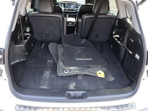 Used 2019 Toyota Highlander SE w/ Protection Package #3 AWD/4WD image 15