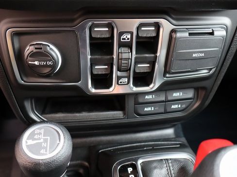 New 2025 Jeep Gladiator Sport image 23