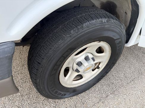 Used 2004 Chevrolet Express 1500 Passenger RWD image 20