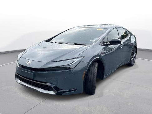 Used 2026 Toyota Prius XLE FWD image 2