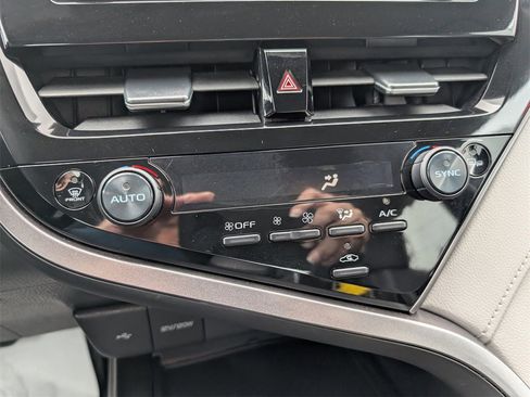 Used 2024 Toyota Camry LE w/ Convenience Package image 15