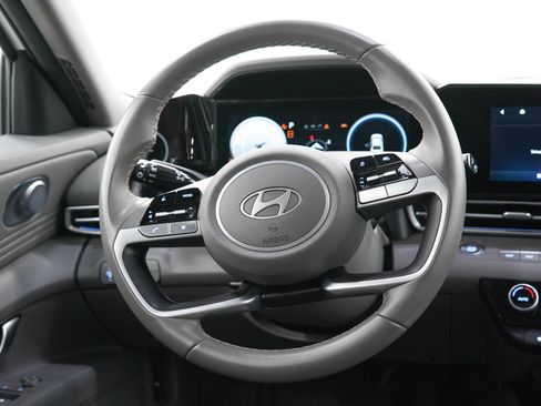 Used 2025 Hyundai Elantra SEL FWD image 15