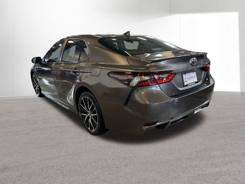 Used 2024 Toyota Camry SE image 30