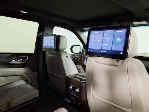 Used 2021 GMC Yukon XL SLT w/ SLT Premium Package image 12