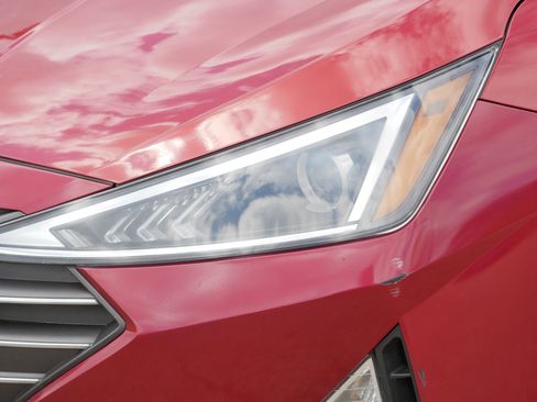 Used 2019 Hyundai Elantra SE FWD image 10
