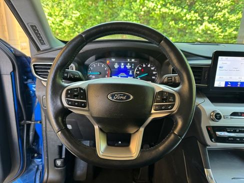 Used 2022 Ford Explorer XLT w/ Equipment Group 202A AWD/4WD image 26