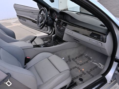 Used 2009 BMW 328i Convertible image 19