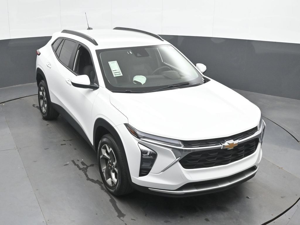 Used 2025 Chevrolet Trax LT w/ LT Convenience Package FWD image 36