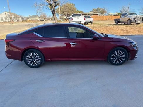 Used 2023 Nissan Altima 2.5 SV image 9