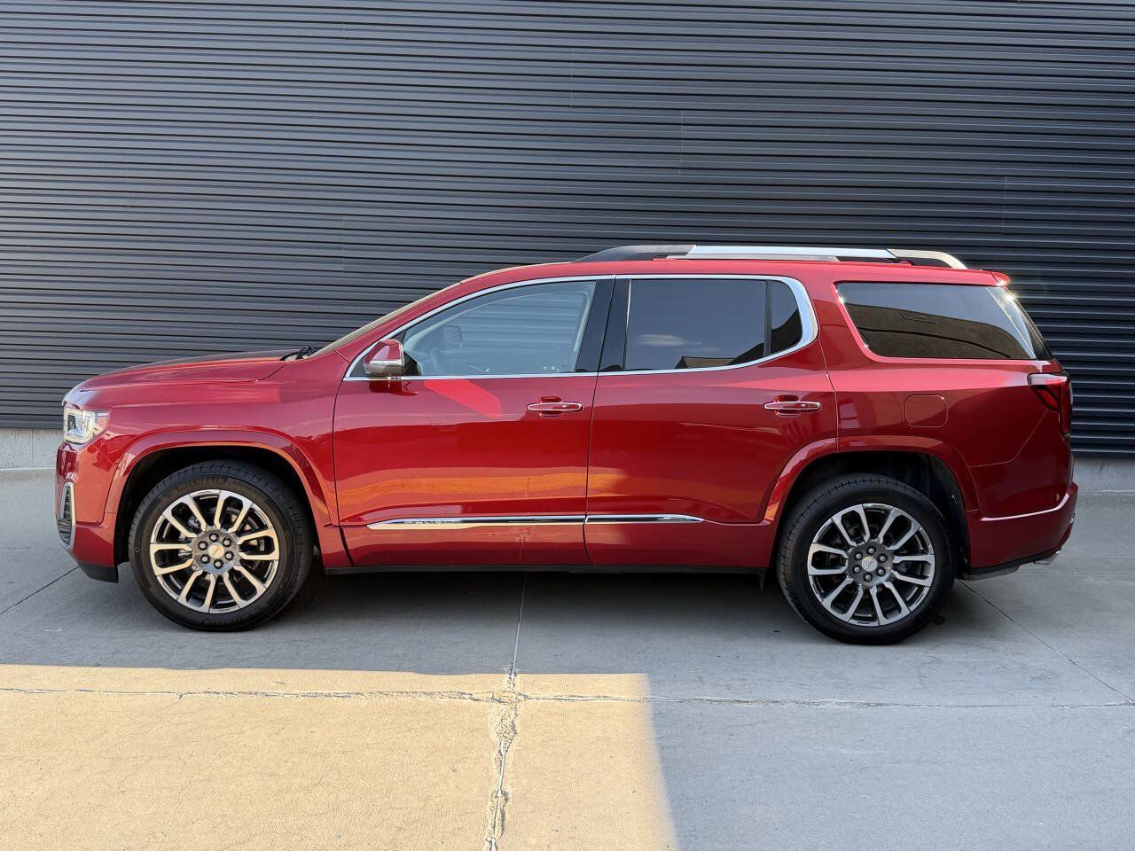 Used 2021 GMC Acadia Denali w/ Denali Ultimate Package AWD/4WD image 10
