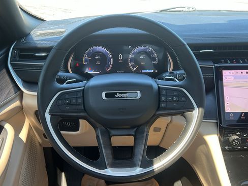 Used 2023 Jeep Grand Cherokee Limited w/ Luxury Tech Group II AWD/4WD image 31