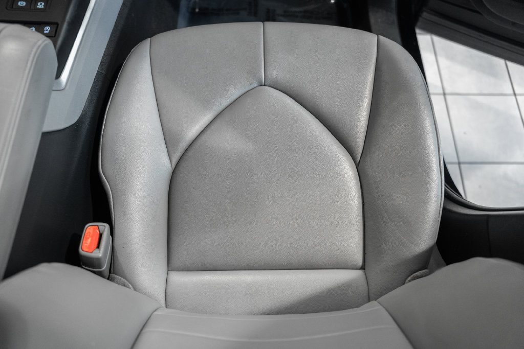 Used 2020 Toyota Highlander XLE AWD/4WD image 23
