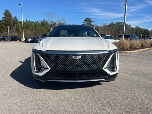 Used 2024 Cadillac Lyriq Luxury image 2