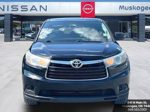 Used 2016 Toyota Highlander LE FWD image 2